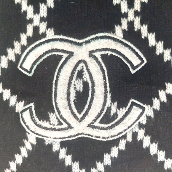 CHANEL Vintage Black & White Reversible Window Print Scarf Embroidered CC Logo - Picture 7 of 9